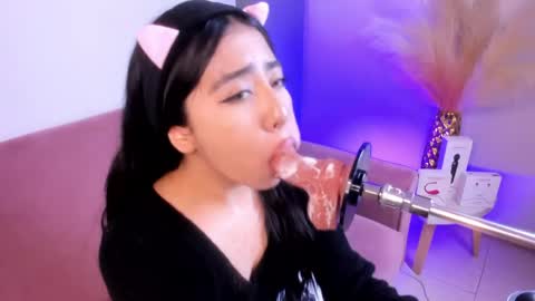 Snapshot of valecute_ chatting on 04-30-26, 08:37 Vale online show from 04-30-26, 08:37