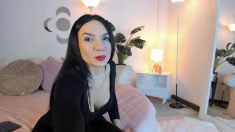 Snapshot of valeerywilliams chatting on 05-15-26, 12:12 Valery online show from 05-15-26, 12:12