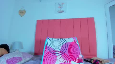 Snapshot of valen_rose0 chatting on 02-14-25, 12:14 VALENTINA 3 online show from 02-14-25, 12:14