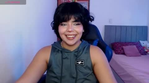 Snapshot of valenbeauty chatting on 05-13-26, 08:49 valenbeauty online show from 05-13-26, 08:49