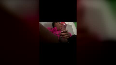 Snapshot of valencutt chatting on 04-22-26, 01:01 valencutt online show from 04-22-26, 01:01