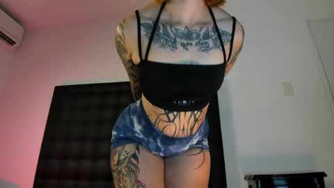 Snapshot of valengray chatting on 05-04-26, 12:56 Valen online show from 05-04-26, 12:56