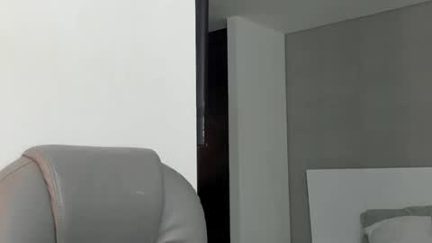 Snapshot of valenjonex chatting on 01-28-25, 11:50 Angela online show from 01-28-25, 11:50