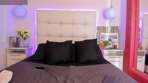 Snapshot of valenjoy chatting on 07-19-26, 02:43 Valen online show from 07-19-26, 02:43