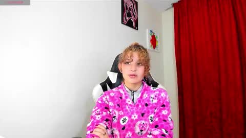 Snapshot of valent_27 chatting on 09-09-25, 02:44 Valentina online show from 09-09-25, 02:44