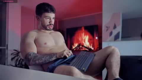 valenthinoking online show from 12-21-25, 04:19