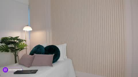 Valentina Torres online show from 04-17-26, 09:29