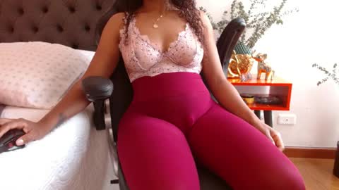 Valen Ferrer online show from 04-11-26, 06:45