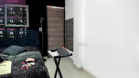 valentina_herrrera online show from 05-20-26, 04:24