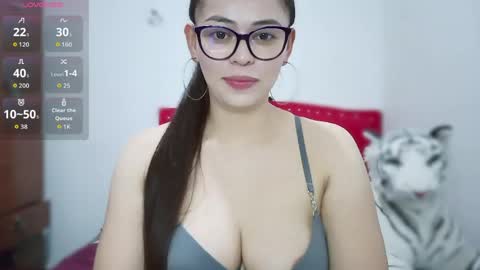 Snapshot of valentina_nappi96 chatting on 04-19-26, 06:07 VALE online show from 04-19-26, 06:07