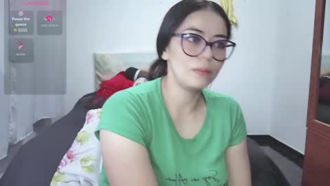 Snapshot of valentina_nappi96 chatting on 05-28-26, 01:47 VALE online show from 05-28-26, 01:47