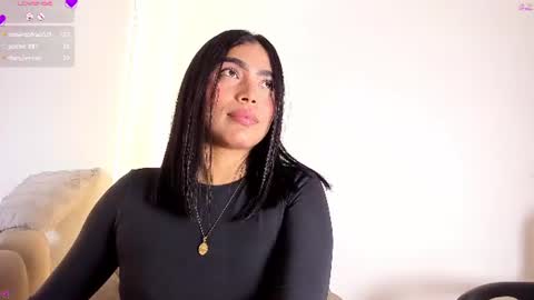 Snapshot of valentina_noa chatting on 07-06-26, 03:03 Valentina online show from 07-06-26, 03:03