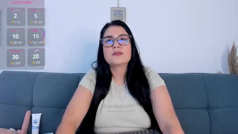 valentina_owens online show from 12-17-25, 08:15