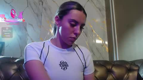 Snapshot of valentina_red18 chatting on 10-10-25, 02:38 Valentina online show from 10-10-25, 02:38