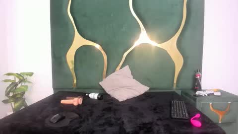 valentinaasm online show from 04-21-26, 03:57