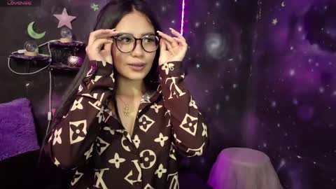 valentinarojass_ online show from 05-07-26, 06:35