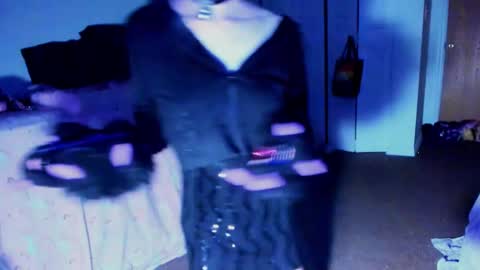 Snapshot of valentinas_dream chatting on 09-15-25, 12:32 Tina Bates online show from 09-15-25, 12:32