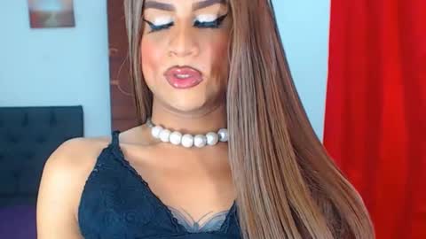 Snapshot of valentinaxxxdoll chatting on 12-13-24, 01:04 VALENTINA online show from 12-13-24, 01:04