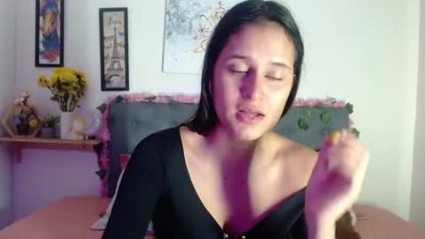 V A L E N T I N I online show from 09-21-25, 07:59