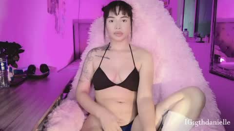 Snapshot of valentinna_5 chatting on 04-24-26, 04:53 Danielle Please help me to reach 300 thumbs up online show from 04-24-26, 04:53