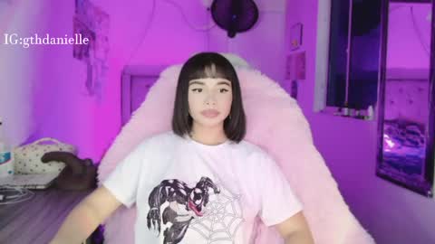 Snapshot of valentinna_5 chatting on 05-23-26, 09:41 Danielle Please help me to reach 300 thumbs up online show from 05-23-26, 09:41