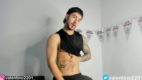 Snapshot of valentino2201 chatting on 12-05-24, 01:47 valentino online show from 12-05-24, 01:47