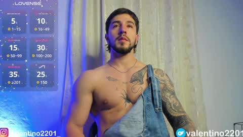 Snapshot of valentino2201 chatting on 12-15-24, 01:02 valentino online show from 12-15-24, 01:02