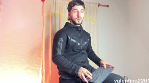 Snapshot of valentino2201 chatting on 12-21-24, 12:53 valentino online show from 12-21-24, 12:53