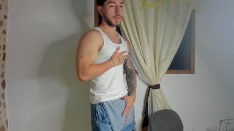 Snapshot of valentino2201 chatting on 01-06-25, 11:52 valentino online show from 01-06-25, 11:52
