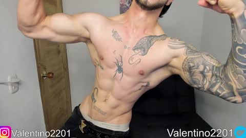Snapshot of valentino2201 chatting on 02-02-25, 12:51 valentino online show from 02-02-25, 12:51