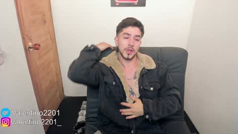 Snapshot of valentino2201 chatting on 02-07-25, 11:45 valentino online show from 02-07-25, 11:45