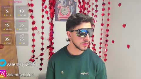 Snapshot of valentino2201 chatting on 02-22-25, 01:44 valentino online show from 02-22-25, 01:44