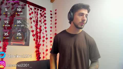 Snapshot of valentino2201 chatting on 02-25-25, 01:20 valentino online show from 02-25-25, 01:20