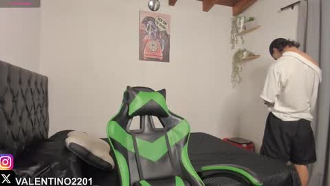 Snapshot of valentino2201 chatting on 10-02-25, 11:34 valentino online show from 10-02-25, 11:34