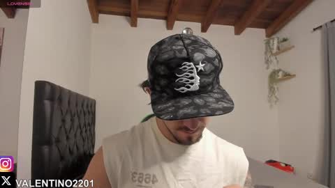 Snapshot of valentino2201 chatting on 10-10-25, 12:42 valentino online show from 10-10-25, 12:42