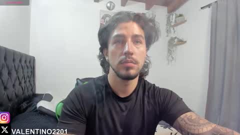 Snapshot of valentino2201 chatting on 10-17-25, 12:14 valentino online show from 10-17-25, 12:14