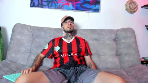 Snapshot of valentino_bel chatting on 06-05-26, 03:29 Nick online show from 06-05-26, 03:29