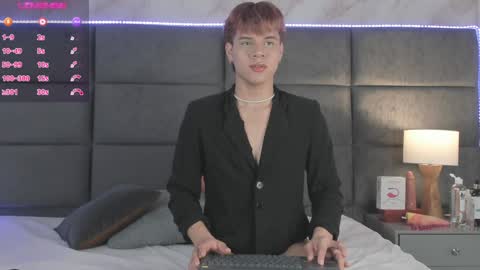 valentino moon online show from 12-17-24, 02:44