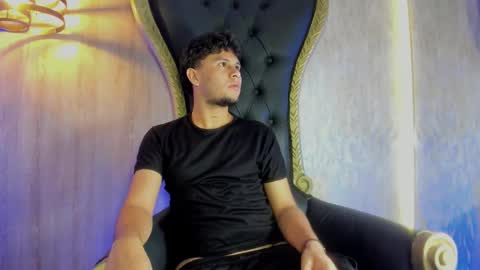 Snapshot of valentino_russo chatting on 02-21-26, 07:59 VALENTINO online show from 02-21-26, 07:59