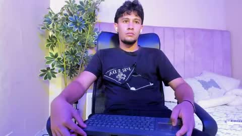 Snapshot of valentino_russo chatting on 03-01-26, 05:26 VALENTINO online show from 03-01-26, 05:26