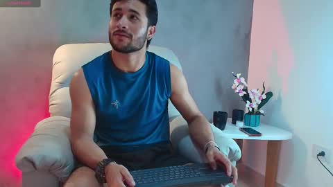 Valentino online show from 03-04-25, 12:39