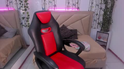 Snapshot of valeria_dark_ chatting on 05-25-26, 09:43 valeria online show from 05-25-26, 09:43