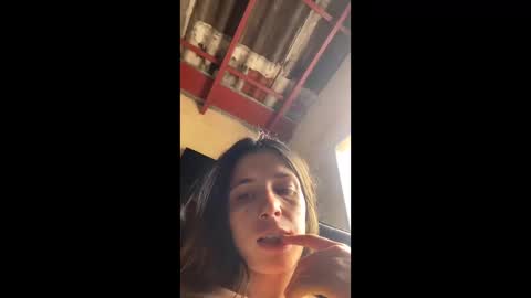 Snapshot of valeria_mendozza chatting on 01-02-25, 08:02 online show from 01-02-25, 08:02