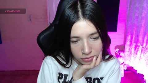 Snapshot of valeria_mendozza chatting on 02-05-25, 05:41 online show from 02-05-25, 05:41