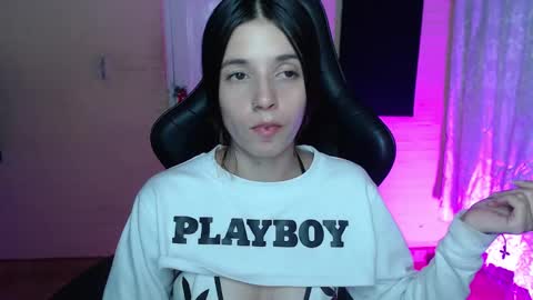 Snapshot of valeria_mendozza chatting on 02-14-25, 08:31 online show from 02-14-25, 08:31