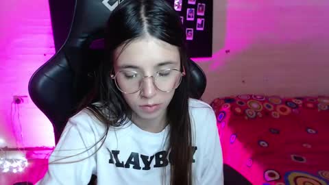 Snapshot of valeria_mendozza chatting on 03-12-25, 04:30 online show from 03-12-25, 04:30