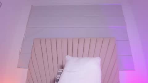 Snapshot of valeria_uribe22 chatting on 07-06-26, 09:06 online show from 07-06-26, 09:06