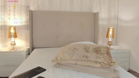 Valeria online show from 12-17-24, 10:34