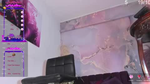 Snapshot of valeriaqueents chatting on 10-19-25, 01:23 online show from 10-19-25, 01:23