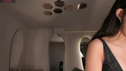 Snapshot of valeriavelvet chatting on 04-20-26, 11:57 Vale online show from 04-20-26, 11:57